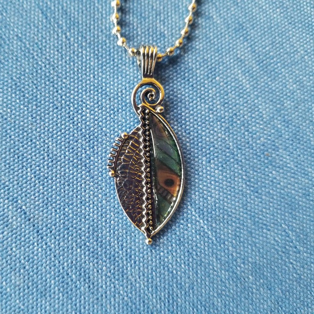 Necklace / Pendant Silver - Green Leaf - NWOT